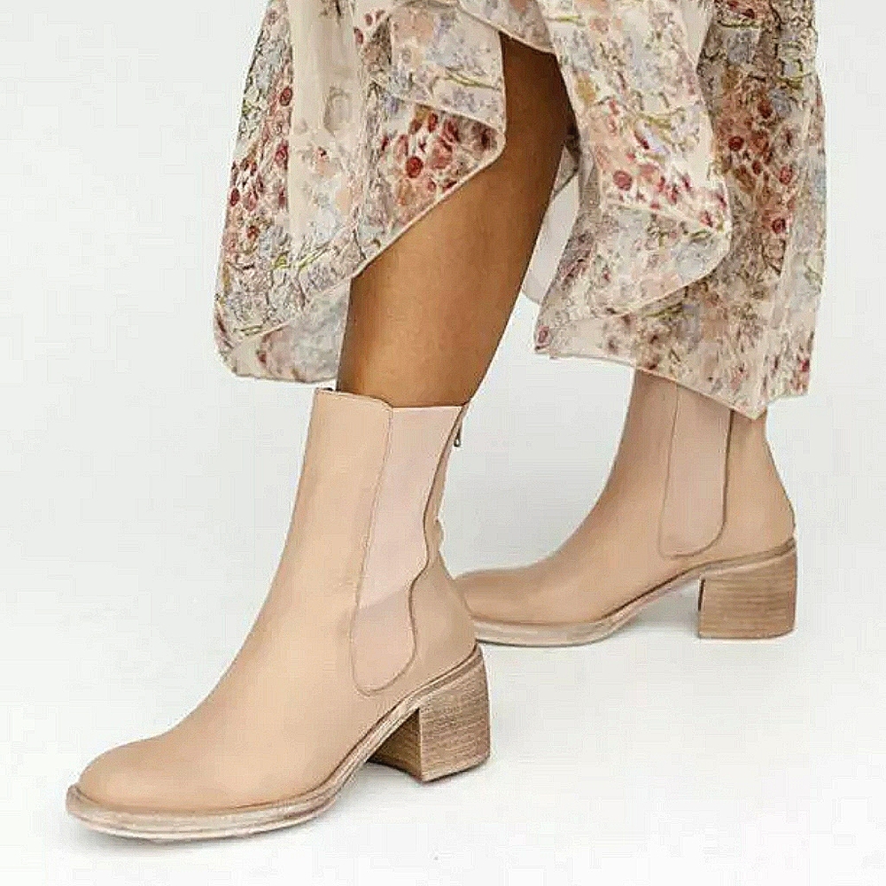 Free People Essential Chelsea Boots NEW sz…
